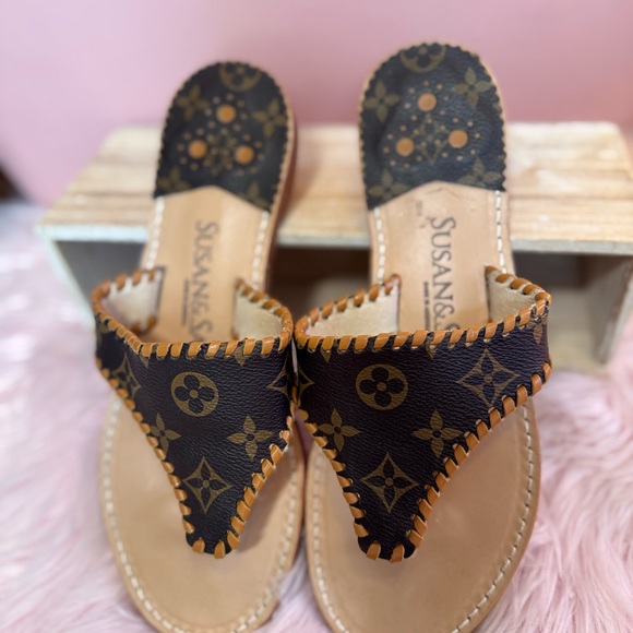 Susan & Sara Charlotte Sandals - Picture 8 of 9